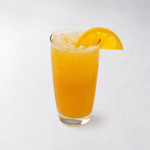 Fresh Orange Green Iced Tea with the orange Slice on it