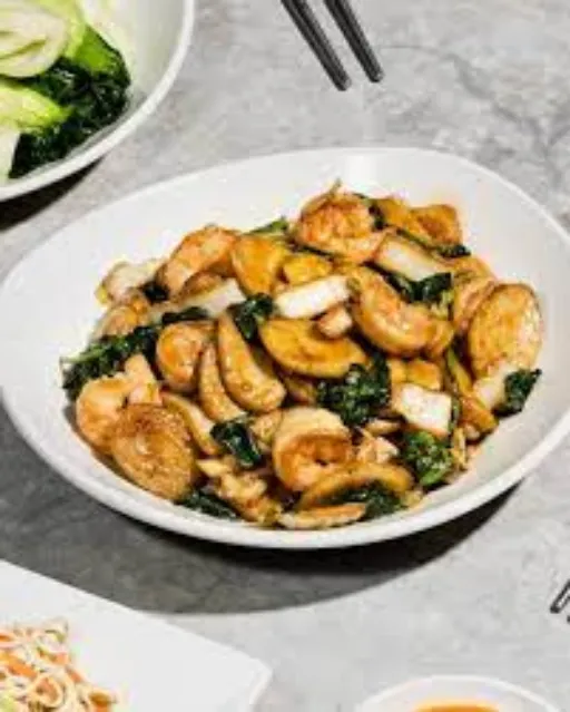 Shanghai Rice Cakes with Shrimp Ready to eat Serverd on table