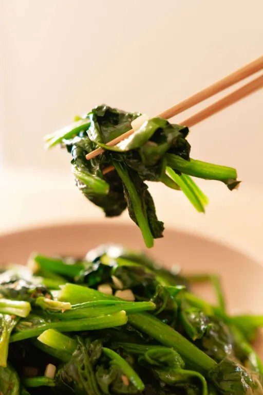Spinach with Garlic picked with the chopstics