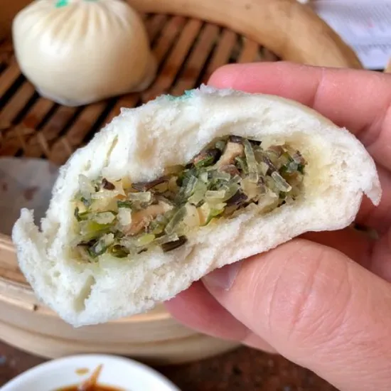 Vegan Buns picked ni hand and ready o eat and get the gret taste of veggies